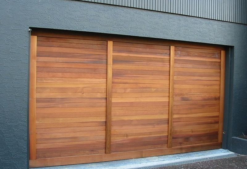 Wood Garage Door 800x550